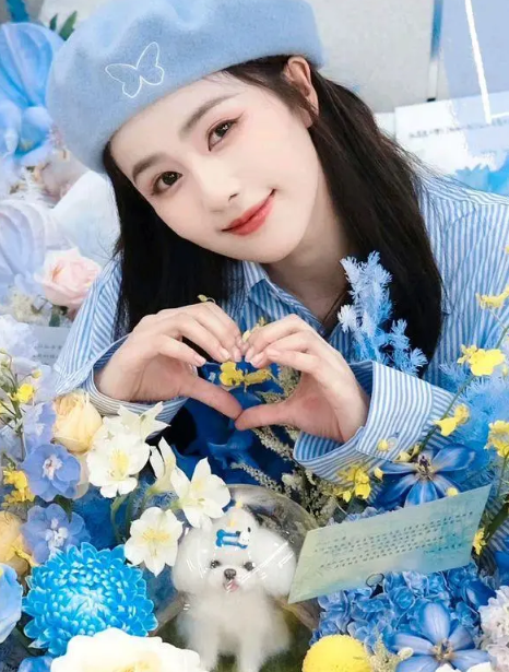 原来白鹿那么胖因为嘴馋一下子全暴露了出来
不过白鹿还是一如既往的可爱，不做作的可