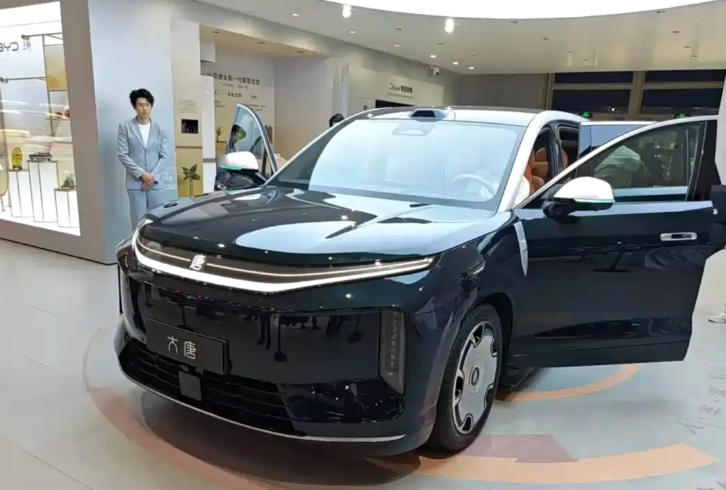 25万级拿下大厂全尺寸旗舰比亚迪大唐EV可以北京车展开启预售
作为比亚迪王朝系列