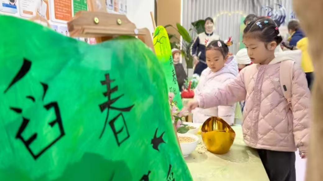 深度剖析：孩子哭闹对其他小朋友的多面影响