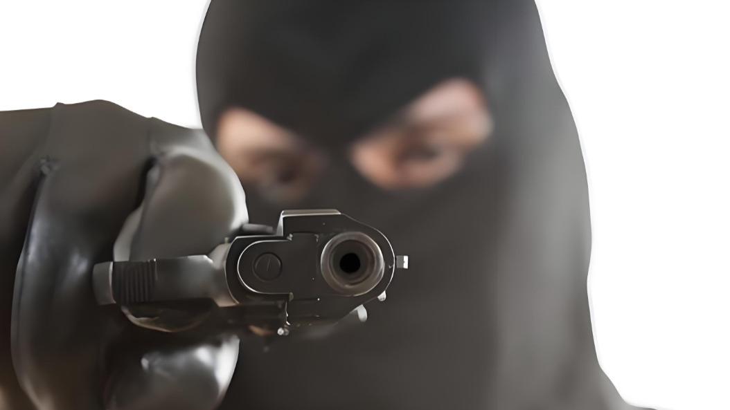 歹徒为什么总喜欢横着拿枪？图帅还是真能增加稳定性，答案来了！