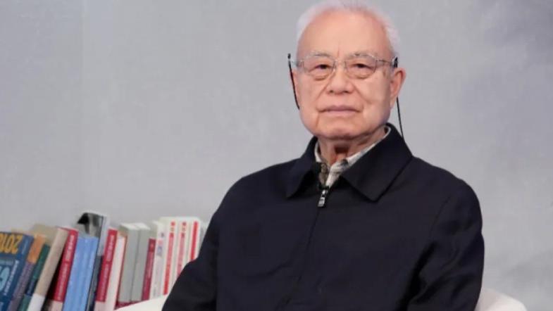 “人不能光想着自己好”——读钱七虎院士《家国天下事，社稷一戎衣》有感