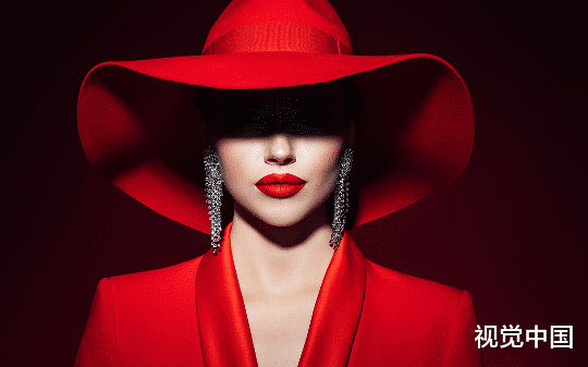 亲生父母对我说：把你送人的时候，我们收了人家两万块钱，现在这两万块钱还你，我们就算两讫了！”