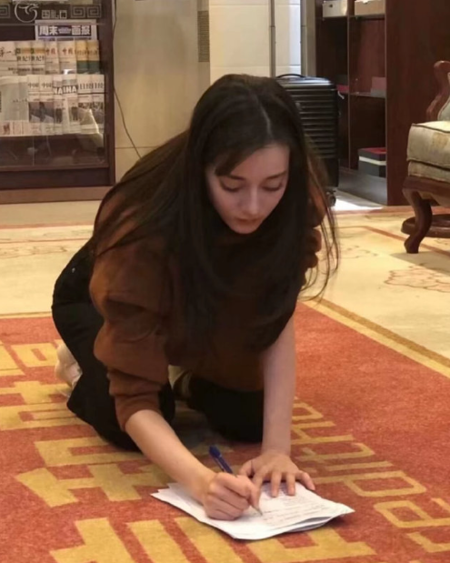 三更梦醒，你是檐上落下的星