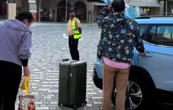 陈浩民夫妇平安落地香港
跟大家讲述在迪拜的惊魂经历，字字句句都透着劫后余生的庆幸