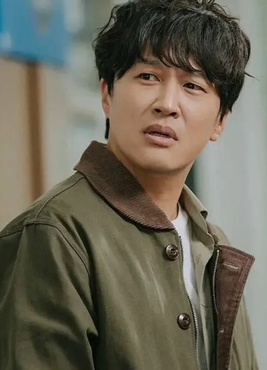 车太铉真是韩国娱乐圈少见的奇葩人物
他出演一个韩综，节目组要求他给好友姜勋送礼物