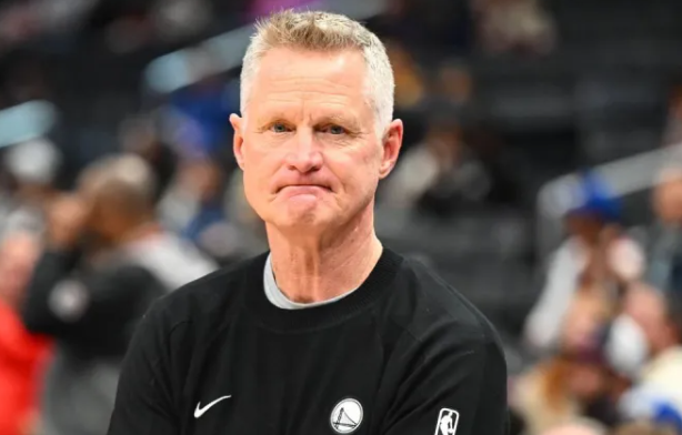 据名记Shams Charania及ESPN报道，金州勇士队主教练史蒂夫-科尔于