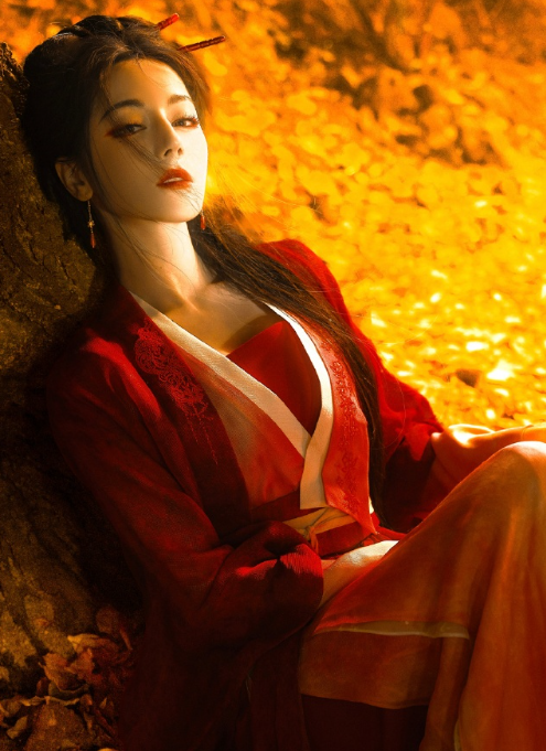 落笔写下的日记被时光掩埋，我的光跃出同我跳支舞