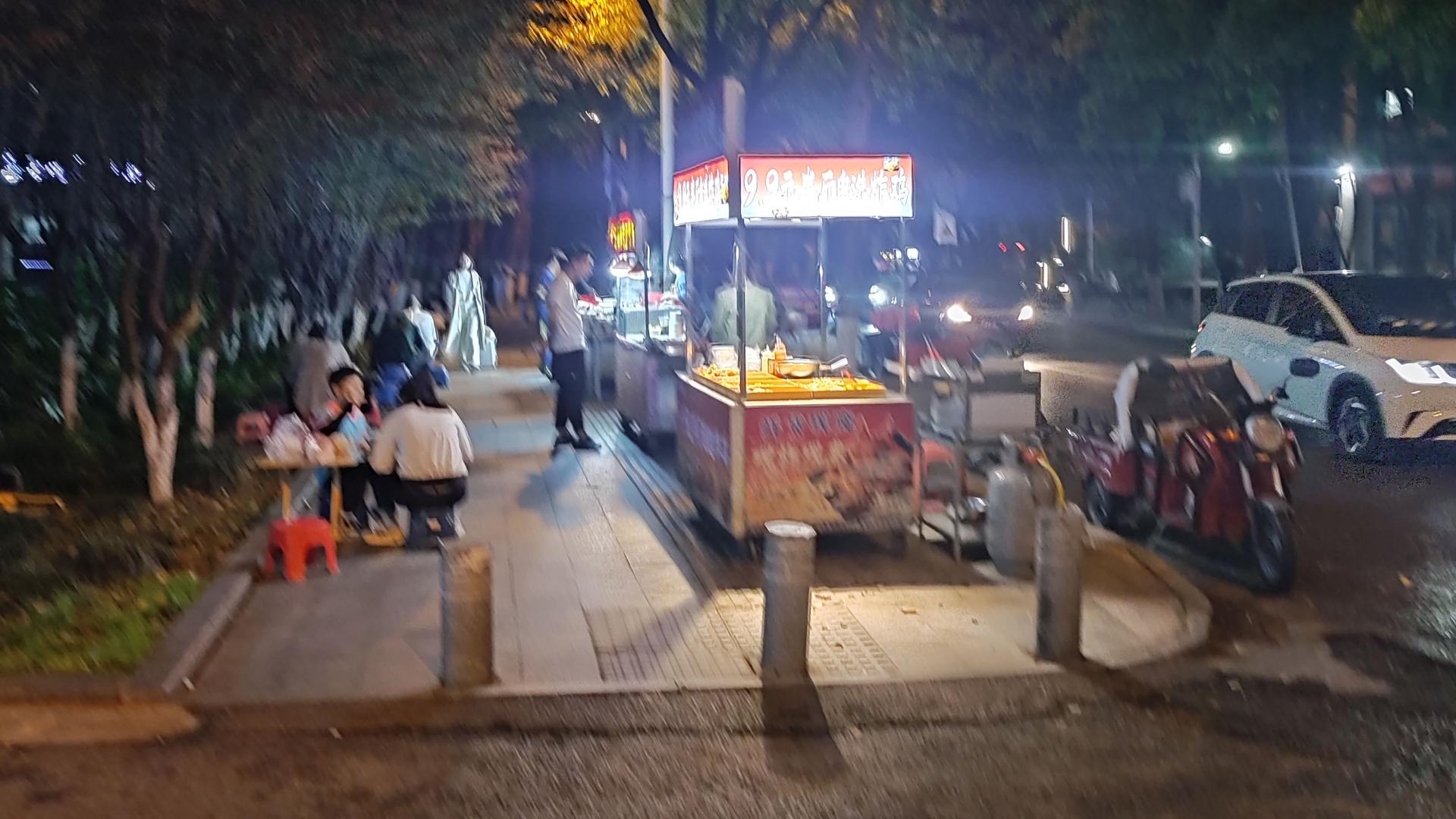 中年失业负债，我带娃在武汉摆地摊之41：让体面见鬼去吧！