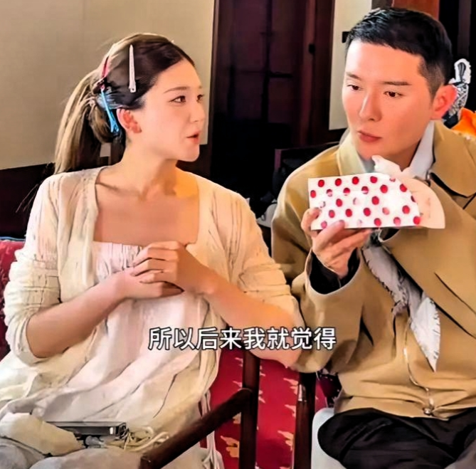 赵露思在刘冲那儿说了一句话，我听完整个人都舒服了。
她说自己不爱去红毯。状态不好