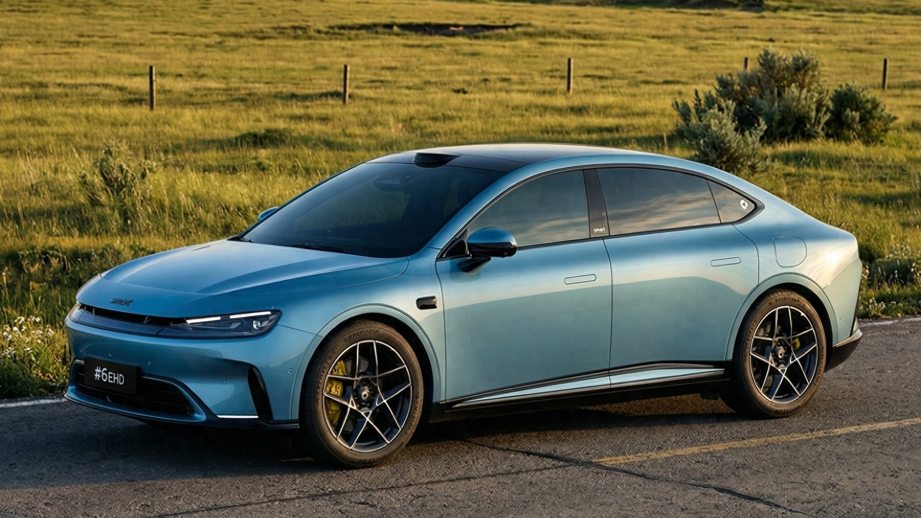 经典蓝色赋予气场，全新smart精灵6号尽显都市优雅