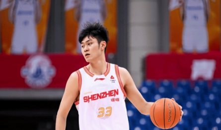 王浩然生涯新高36分带领深圳男篮客场险胜山西豪取11连胜。CBA常规赛，深圳男篮