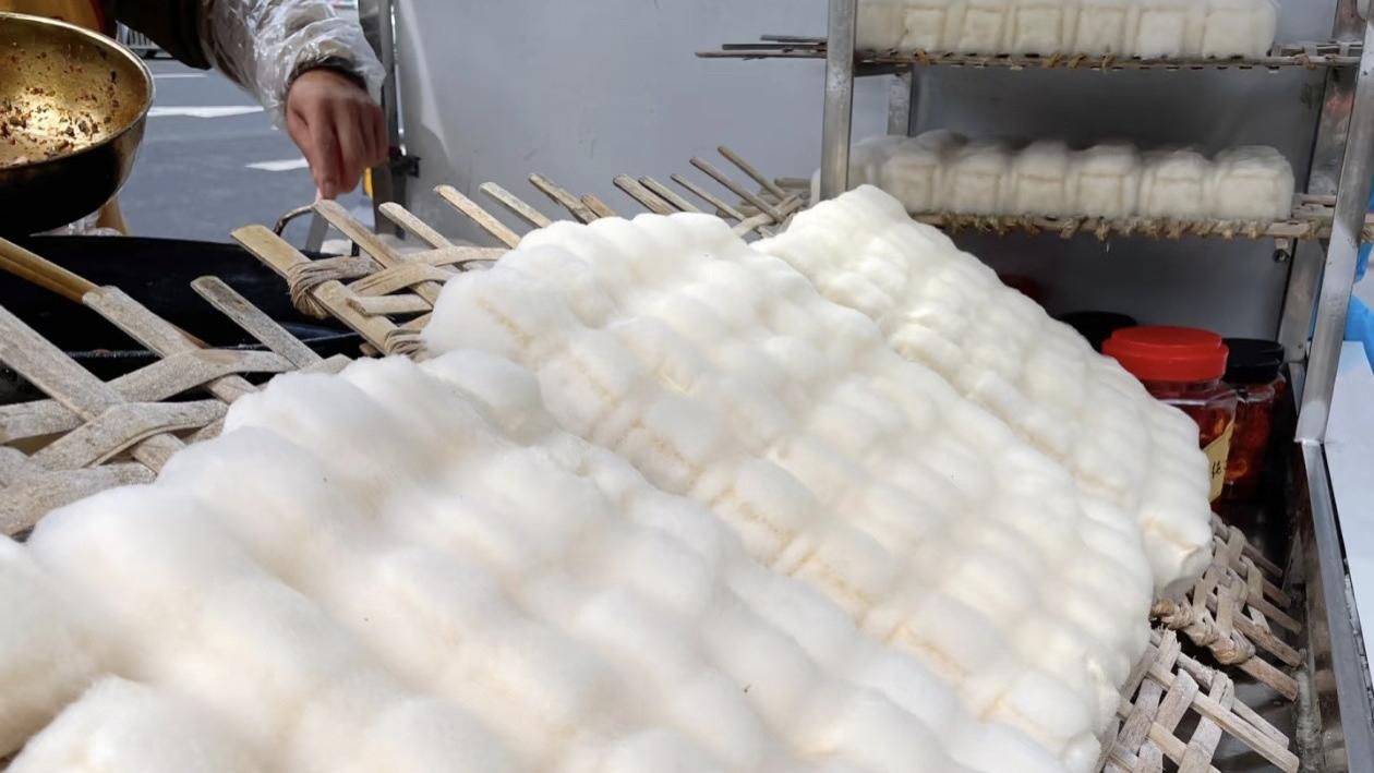 闻着香吃着“臭”？这道“长毛”的豆腐，才是藏在巷子里的烟火密码