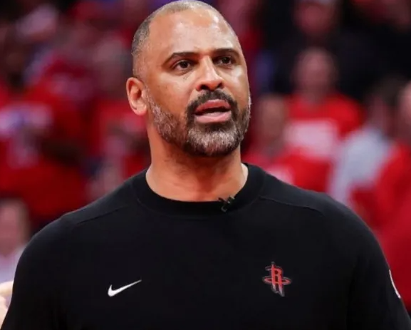 NBA季后赛火箭与湖人的系列赛G4正在进行中，目前火箭大比分领先。
对此，火记感