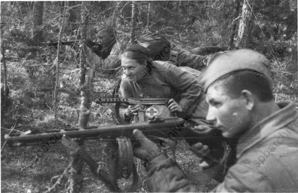 二战中的苏军士兵和游击队员