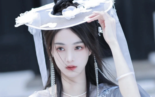 夫君的白月光想杀我，我转头嫁给他死对头