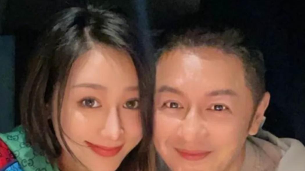 陈浩民夫妇迪拜遇航班取消，岳父母主动留下：孩子不能没有爸妈