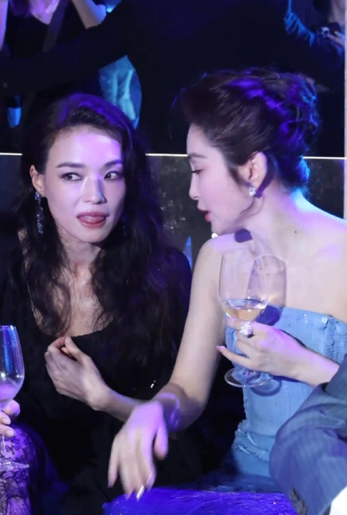 舒淇和李冰冰相差三岁
就状态而言，舒淇好太多，舒淇脸上很舒展，有光泽感，明显肌肤