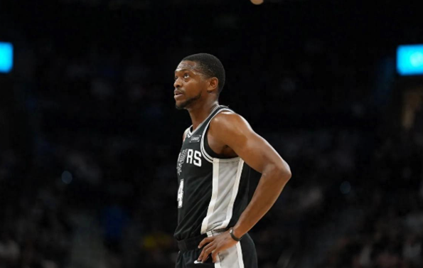 今天g2马刺输球就输在福克斯身上了

今天卡斯尔打的也不好，但是明显是前面承担了