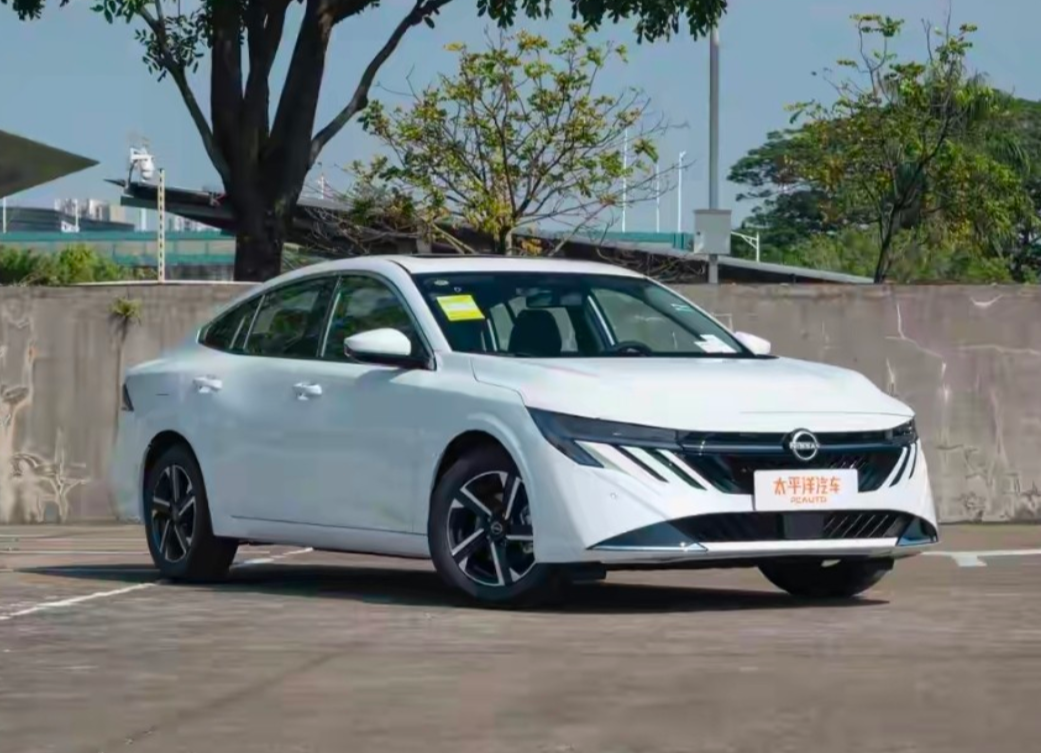 合资家轿市场卷到飞起，日产却给出了最“矛盾”的答案。全新一代轩逸官宣2月24日上