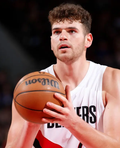 不要小瞧开拓者，很有可能以下克上，开拓者常规赛开局专打强队的，阵容有点类似勇士五