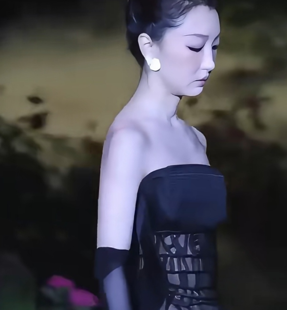 她的穿着打扮我是越来越不理解了