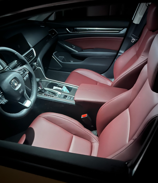 已提车开了100多公里，幻夜尊贵
整车除了红色内饰和流水灯以外没有喜欢的地方了。