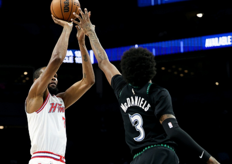 杜兰特关键2罚不中，火箭加时过山车式比赛惜败森林狼。NBA常规赛，火箭客场挑战森