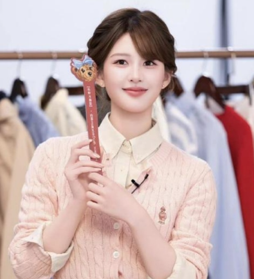 跨过人潮呼喊，希望你能回头听