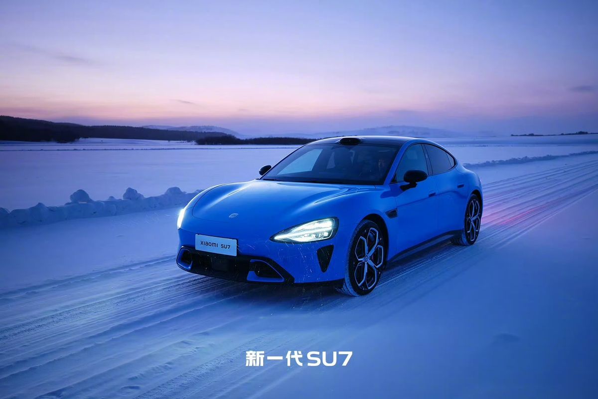 雷军把新车开进冰天雪地，拍了张照片发出来。