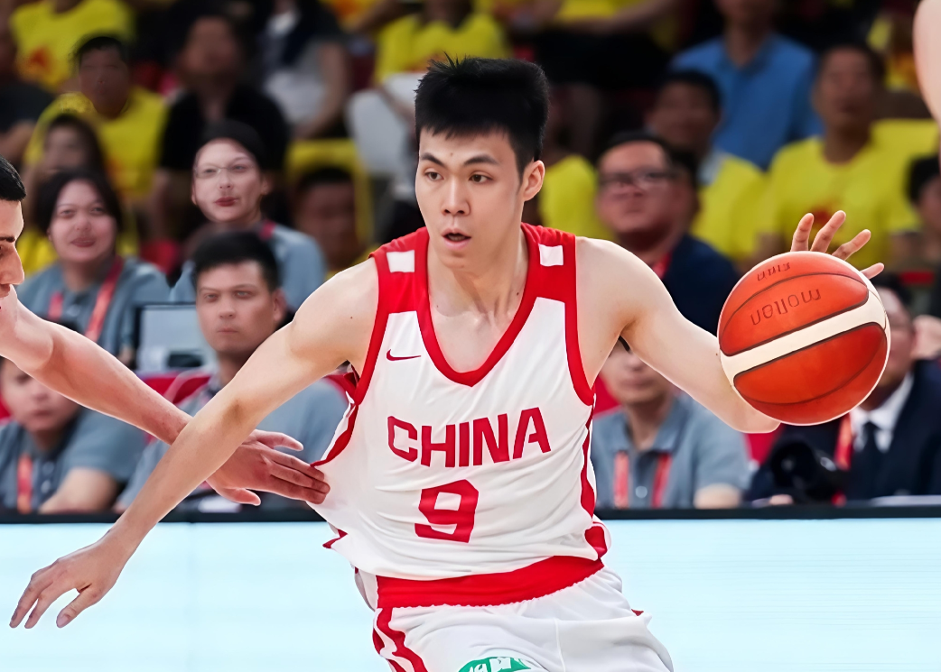 在中国男篮以90‑82击败喀麦隆男篮的比赛中，庞峥麟替补出战13分钟，投篮7中2