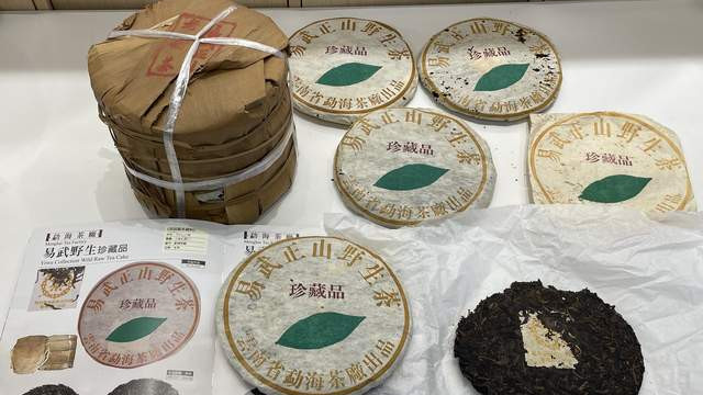 2001易武一片叶357克，老茶圈的绿叶传奇，接续99绿大树风范