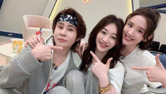 王濛“你长得很好看，一点都不像这个年龄”，李小冉：我每天吃一个“唐僧”