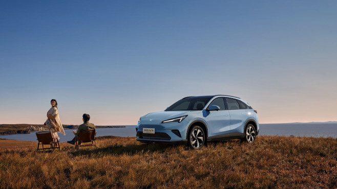 二胎奶爸换车实录，放弃埃安i60，极狐T5承包全家出行幸福感