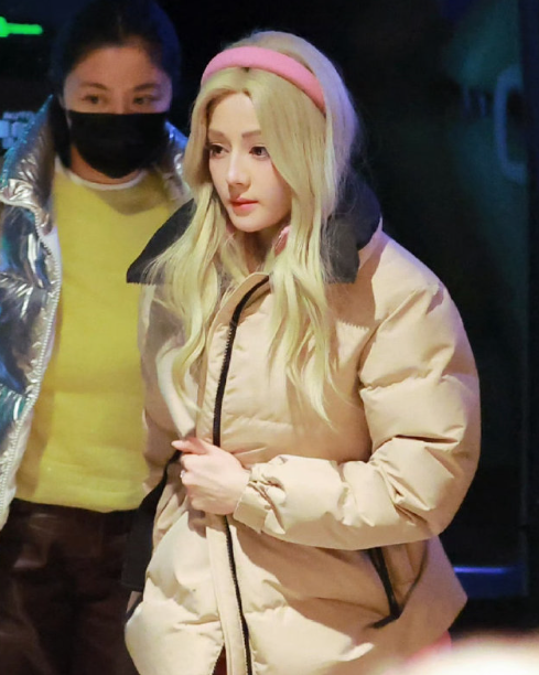 永远都不为自己选择的道路而后悔，不管是十年前，还是现在