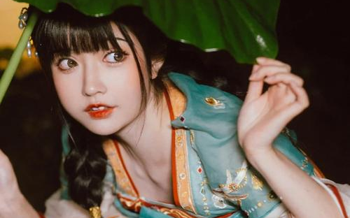 进宫后贵妃让我磕头学规矩，我笑了，皇上却哭了