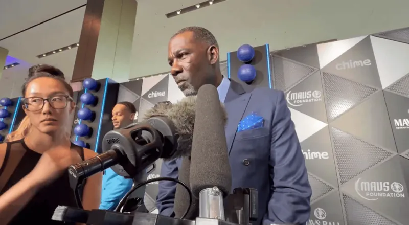 今日，迈克尔-芬利在采访中谈到自己有意竞争独行侠总经理职位：

“我觉得我就是达