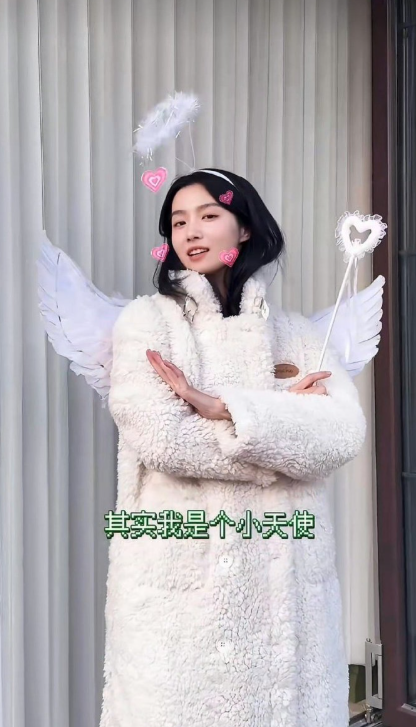 卢昱晓模仿健身NPC超到位，喊观众耗卡路里助力新剧，可爱到让人想一键加速开播！ 