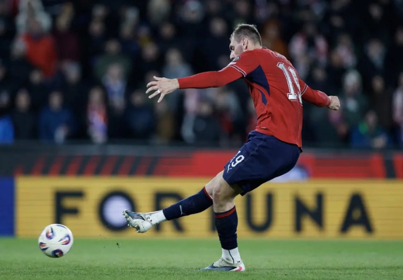 四个点球罚丢了三个，丹麦队无缘世界杯，这恐怕也是埃里克森的最后一次世界杯了，20