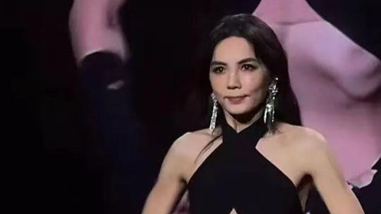 四十多岁的“真空腹”：是自律的勋章，还是审美的误区？