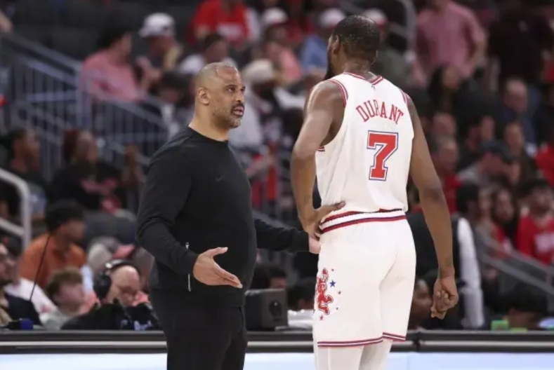 乌度卡一个让火箭失去自我的主教练！
今天杜兰特复出火箭还是打不过残阵湖人，大比分