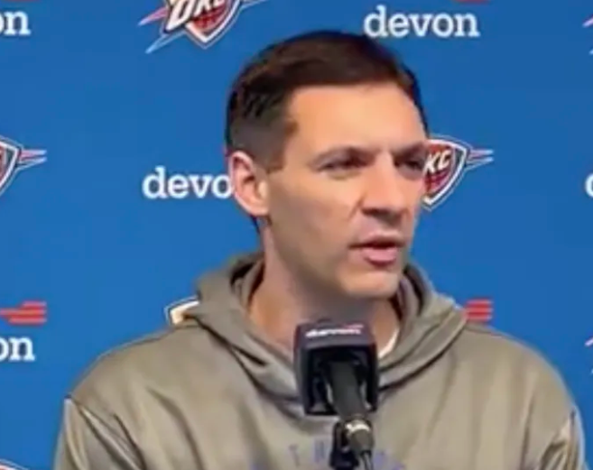 NBA常规赛，雷霆将对阵鹈鹕。
雷霆主帅马克-戴格诺特接受了记者采访，谈到了阿杰