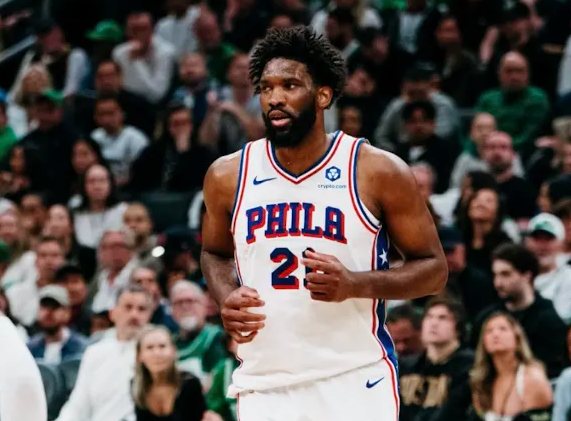 NBA季后赛后，乔尔-恩比德接受了记者采访：“对我而言，这个赛季已然算是成功。”