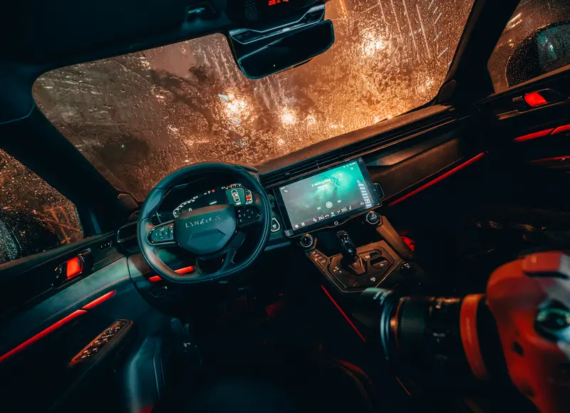 925马力+900V架构！领克10+要掀翻20万级纯电性能天花板？