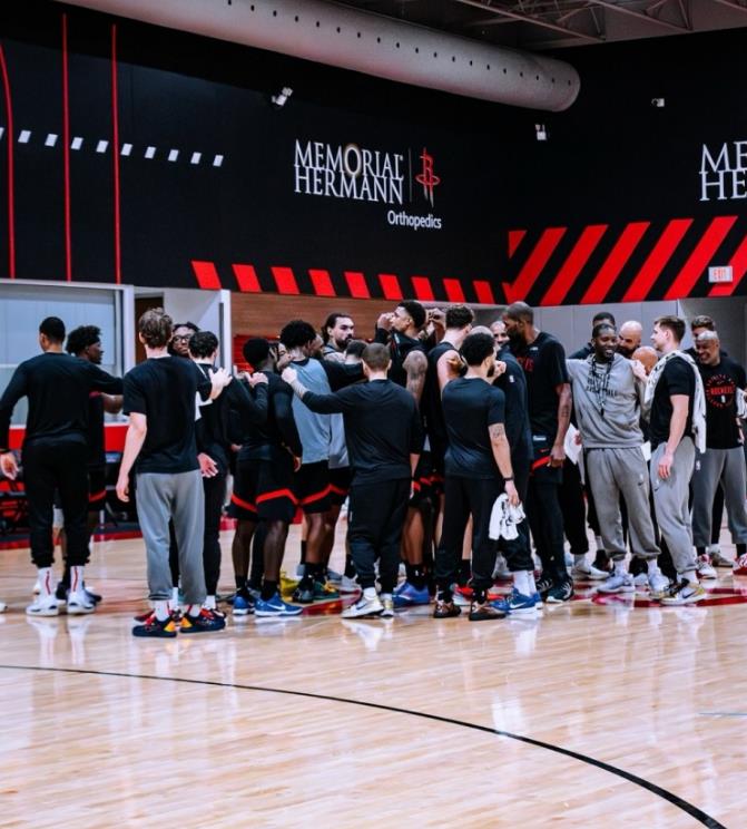 马刺队虽然现在成为了西部联盟本赛季最大的黑马之一，然而范弗里特这位火箭队的老将，