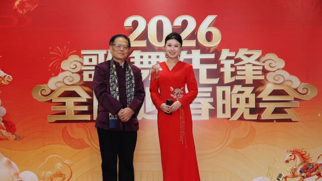 冯国亮特邀参加央视迎春全国晚会，进行书画创作