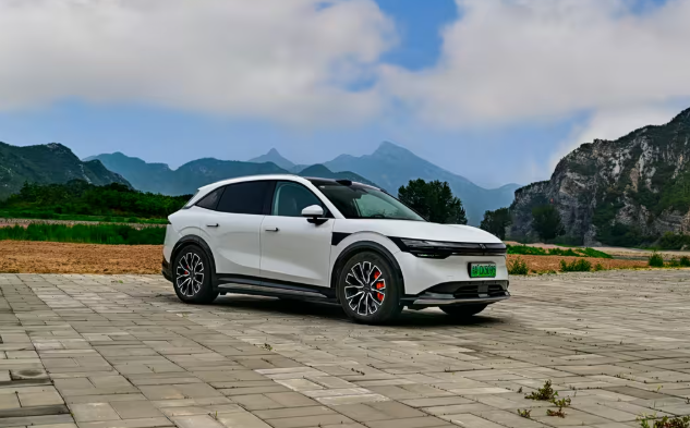 低配Model Y的价格，极氪7X四驱Ultra给了我空气悬架和2.98秒加速