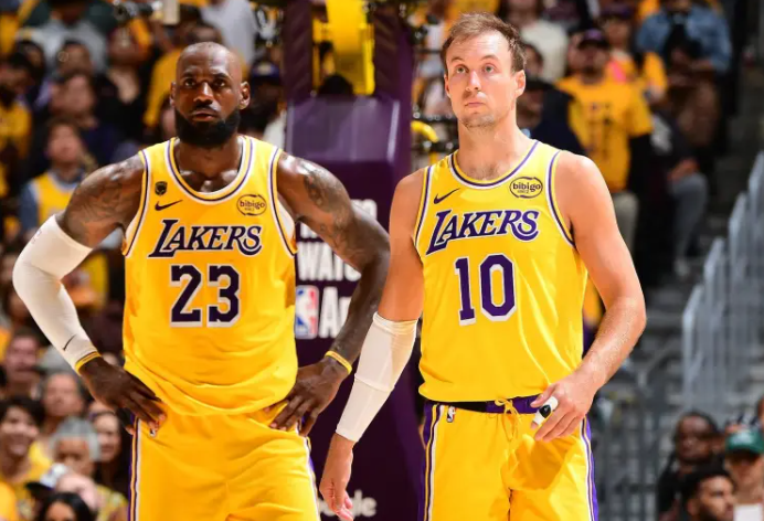 前NBA球员布兰登-詹宁斯在节目中表示，湖人目前的局势已经十分危险，球队需要尽快
