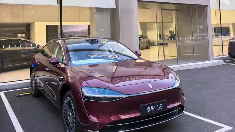 享界S9零重力座椅疑似夹童，智能座舱安全引争议