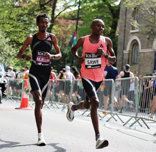 2026伦敦马拉松再创历史！萨维、科杰查双双完赛突破2小时大关，人类马拉松正式比