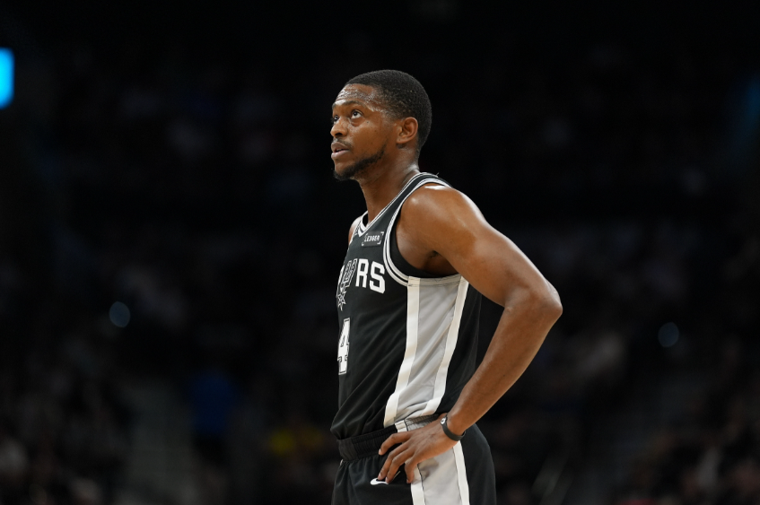 福克斯到底啥情况啊

下快攻被人家新秀后卫正面结结实实来了个盖帽，真给我看笑了。